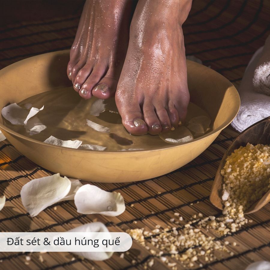 Ngâm chân với đất sét